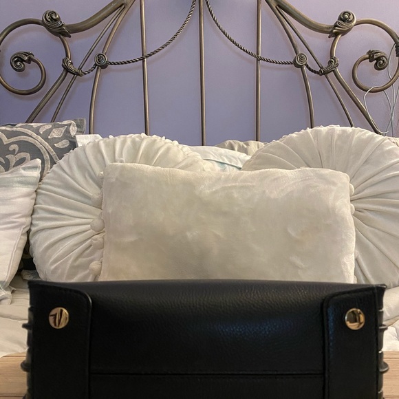 SOLD NWT Michael Kors Mercer Pebbled Crossbody - Picture 9 of 10